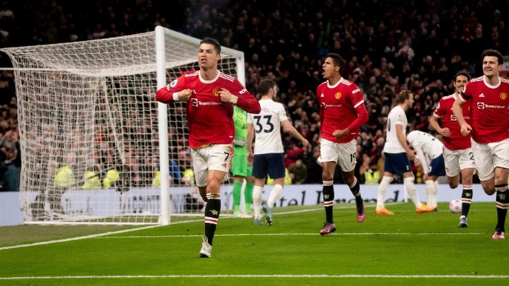Cristiano Ronaldo anotó un triplete y le dio un importantísimo triunfo al Manchester United por la Premier League.