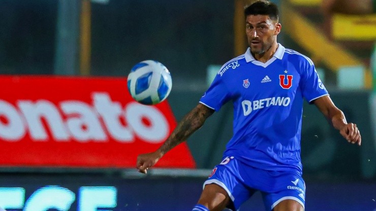 Álvaro Brun vuelve a ser titular en Universidad de Chile en el reencuentro de su localía en el estadio Santa Laura-U. SEK