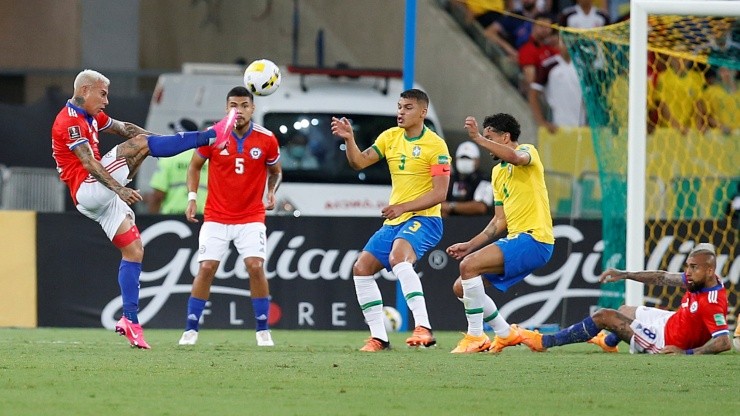 Chile pierde ante Brasil y se juega su última vida con Uruguay mirando otros resultados.
