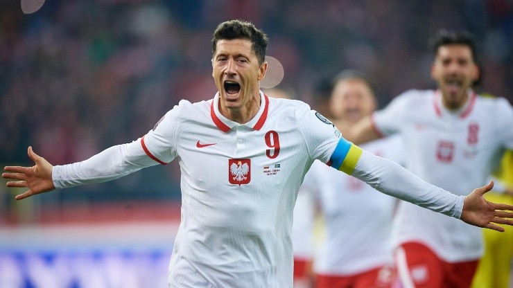 Lewandowski celebra su gol que lleva a Polonia al Mundial