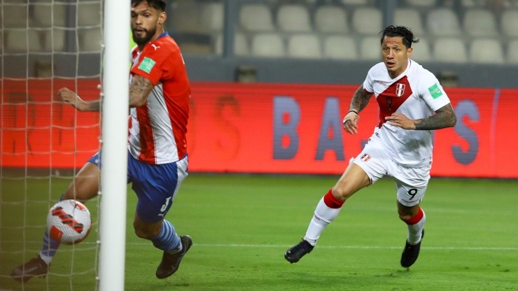 Gianluca Lapadula comandó a la selección de Perú en la cancha para vencer a Paraguay y meterse en el repechaje para el Mundial de Qatar 2022.