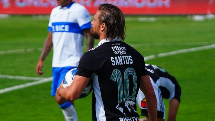Christian Santos llegó a mediados de 2021 a Colo Colo y sólo suma un gol.