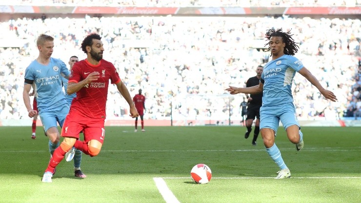 Liverpool y City luchan palmo a palmo por el liderato de la Premier League.