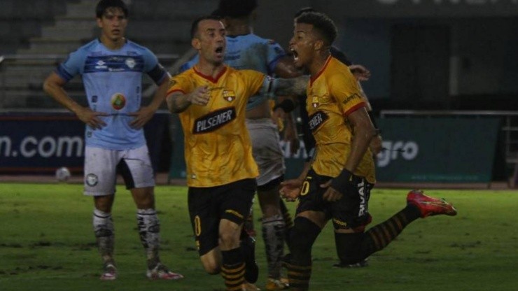 Byron Castilo jugando por Barcelona vivió un tenso momento ante Guayaquil City