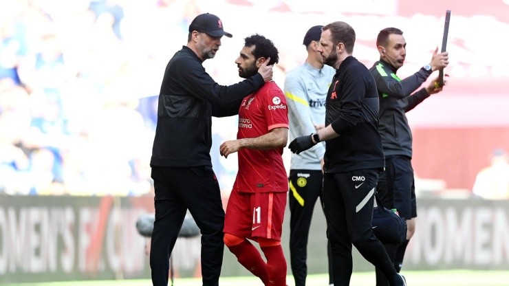 Mohamed Salah se fue lesionado en el primer tiempo de la final de la FA Cupo.