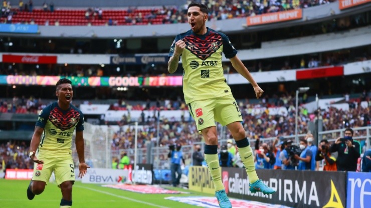 Diego Valdés celebra su gol en el Azteca
