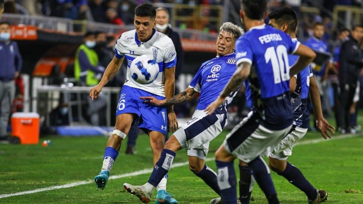 Universidad Católica cerró su participación en Copa Libertadores con una derrota ante Talleres