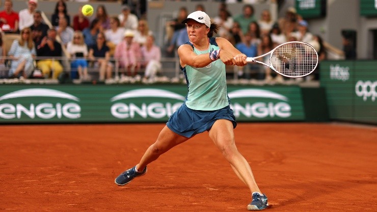 Iga Swiatek campeona de Ronald Garros tras ganarle la final a Coco Gauff.