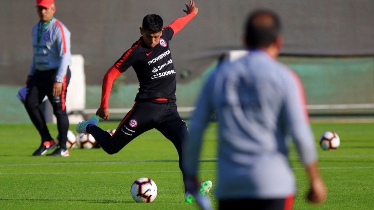 Esteban Pavez quedó al margen del debut de Eduardo Berizzo al mando de la Roja ante Corea del Sur y en entredicho para el resto de la gira asiática de la selección chilena
