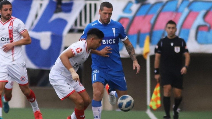 Luciano Aued se llevó varias ovaciones tras volver a jugar en la Católica frente a San Felipe.
