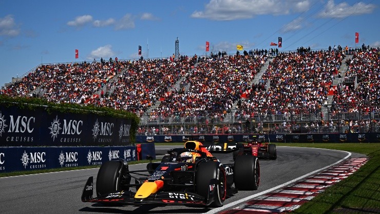 Max Verstappen resistió el asedio final de Carlos Sainz.