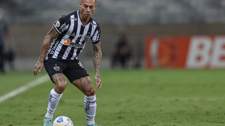 Eduardo Vargas se mostró recuperado de su lesión a días del desafío de Copa Libertadores