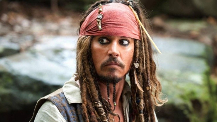 Johnny Depp como Jack Sparrow en la franquicia Piratas del Caribe.