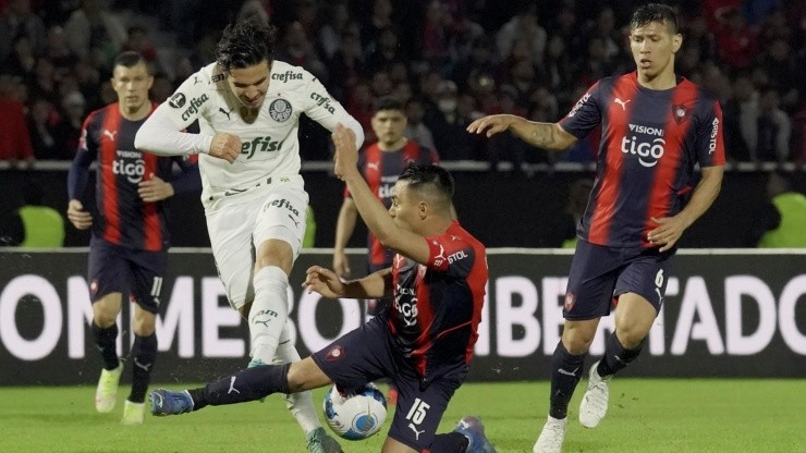 Palmeiras pone pie y medio en la próxima fase de Copa Libertadores con goleada ante Cerro Porteño.