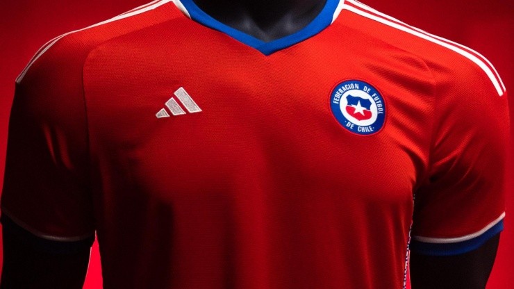 La nueva camiseta de la selección chilena y que estrenará la Roja femenina en la Copa América.