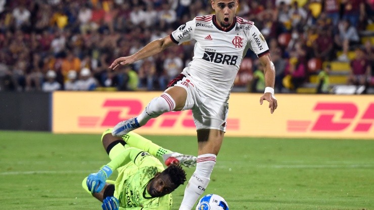Alexander Domínguez jugó por el Tolima ante el Flamengo en los octavos de final de ida en la Copa Libertadores.