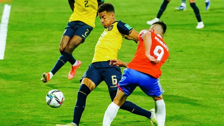 Perú se suma a Chile y apela ante la FIFA por el caso de Ecuador y Byron Castillo.