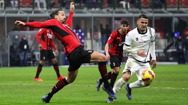 La historia de Zlatan Ibrahimovic en Milan seguirá un año más.