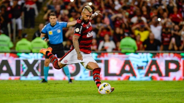 Penal y gol de Arturo Vidal, su primer tanto en Flamengo.