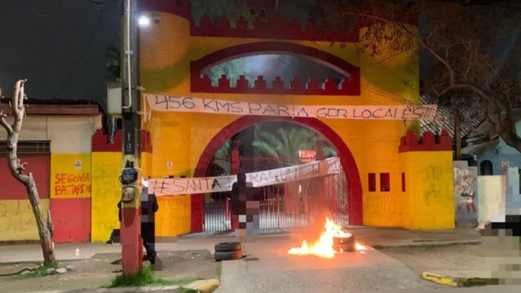 Hinchas de Unión se manifestaron por tener que ir a Coquimbo