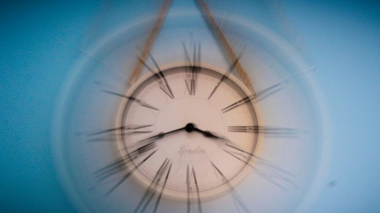 ¿Cuándo se cambia la hora en Chile y se atrasa o adelanta el reloj?