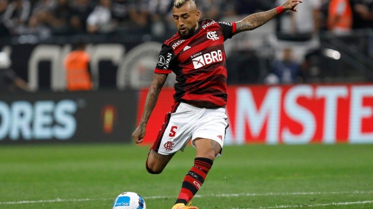 Arturo Vidal vuelve a la formación titular del Flamengo.