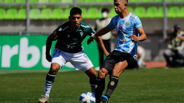 Felipe Flores ante Santiago Wanderers en el duelo de la primera rueda: Magallanes se impuso 2-0 en Valparaíso.