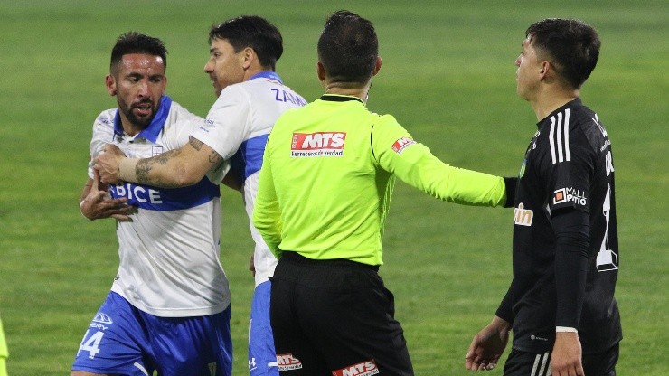 Mauricio Isla tuvo un fuerte altercado con Diego Carrasco en San Carlos.