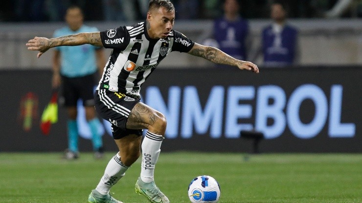 Edu Vargas recibió una sanción administrativa por su expulsión ante Palmeiras.