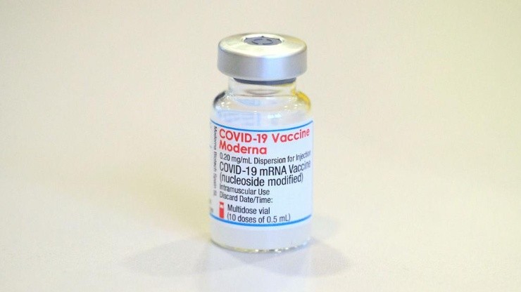 Reino Unido aprueba uso de vacuna bivalente contra el COVID-19