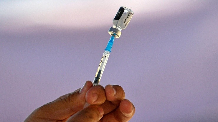 ¿Se utilizará una vacuna bivalente en Chile y qué tan efectiva es?