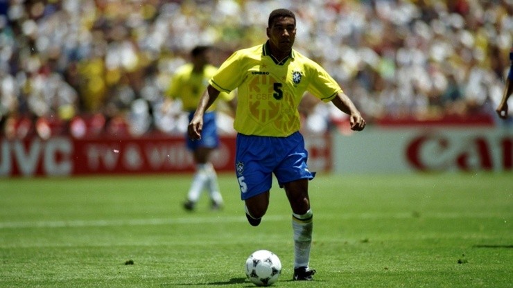 Mauro Silva con la camiseta de la selección brasileña