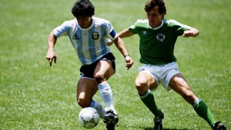 Matthaus cedió la camiseta que usó Diego Maradona el día en que fue campeón del mundo con Argentina.