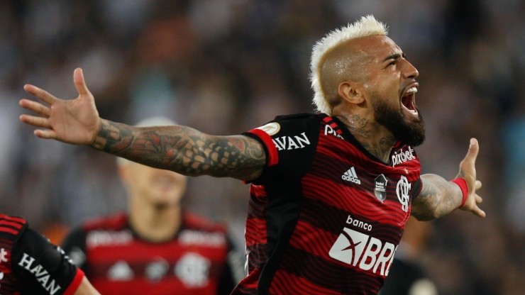 Vidal grita el gol del triunfo de Flamengo ante Botafogo