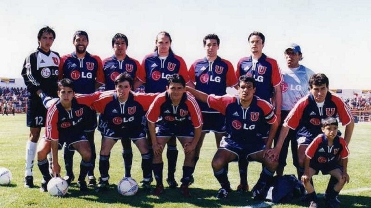 Mauricio Donoso (el segundo de abajo, de izquierda a derecha) jugó en 2002 y 2003 en la Universidad de Chile.
