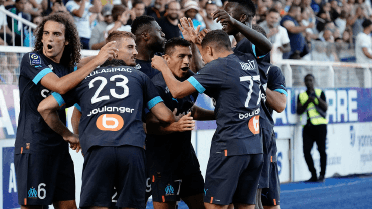 Amine Harit celebra el 2-0 del Olympique de Marsella sobre el Auxerre: fue el tercer gol de Alexis Sánchez en la Ligue 1.