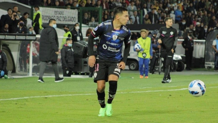 Matías Fernández es el único chileno que queda en competencia en la Copa Sudamericana.
