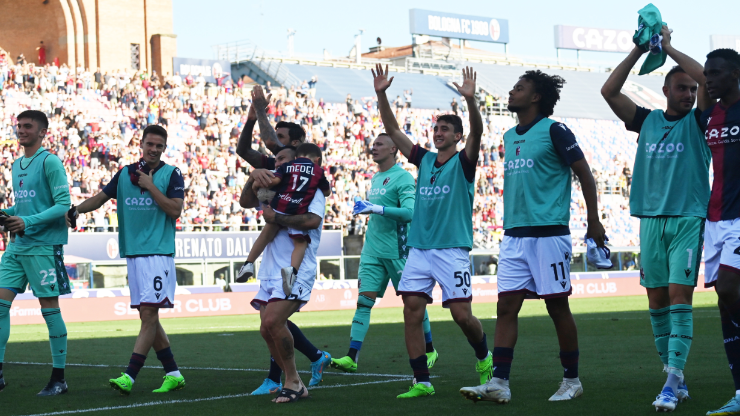 Así festejó el Bologna el primer triunfo en la actual Serie A: fue una remontada ante la Fiorentina.