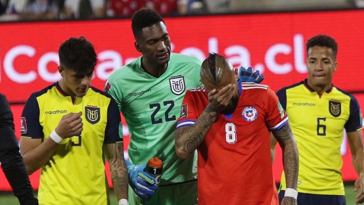 El momento que Vidal fue expulsado en el duelo de Chile ante Ecuador.
