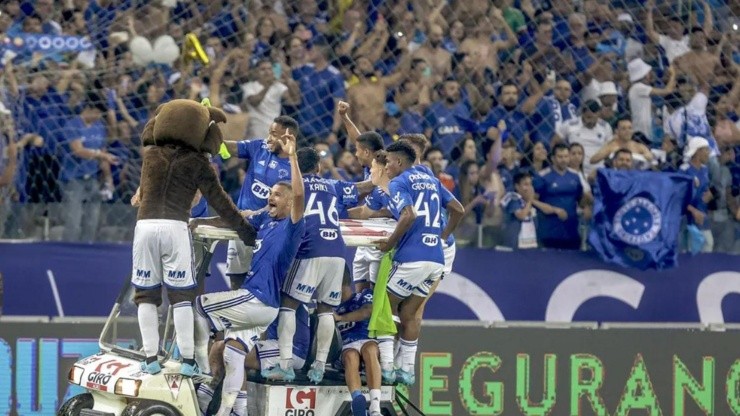 Cruzeiro celebra su ascenso a la Serie A del Brasileirao
