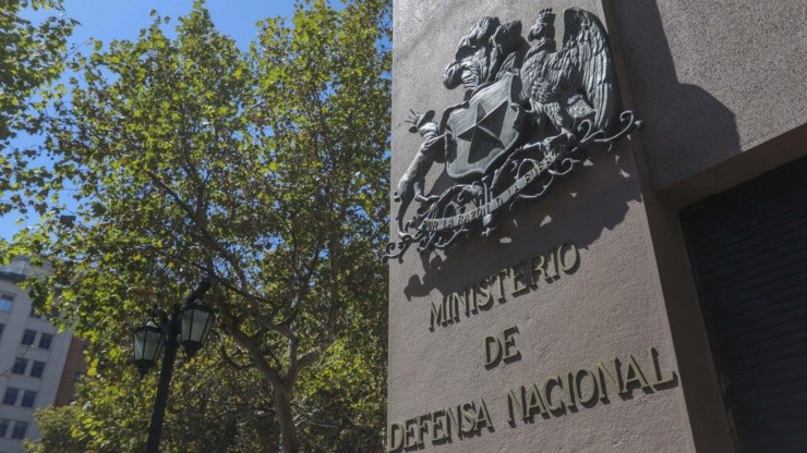 Ministra Fernández es citada a Comisión de Defensa del Senado