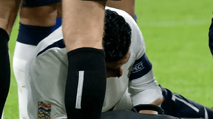 Cristiano Ronaldo sangra tras recibir un golpe en la nariz con Portugal en Nations League.