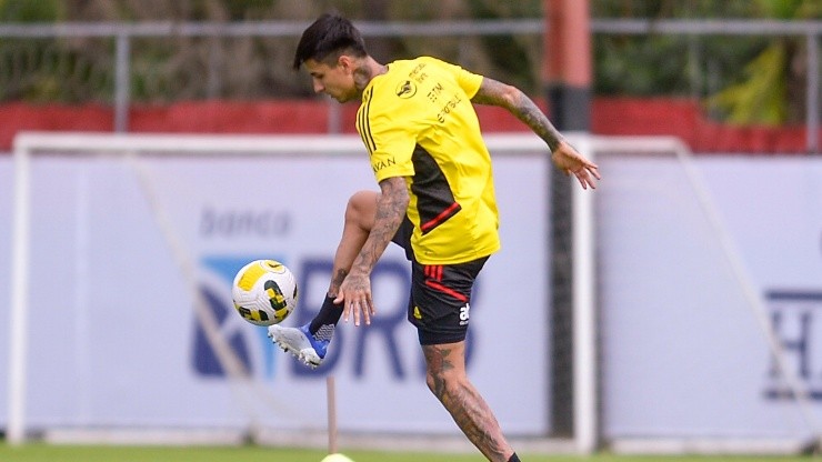 El jugador chileno está sometido a un tratamiento para superar el esguince.