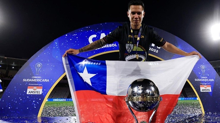 Matías Fernández campeón de Copa Sudamericana 2022: el sexto chileno en la gloria continental desde el extranjero.