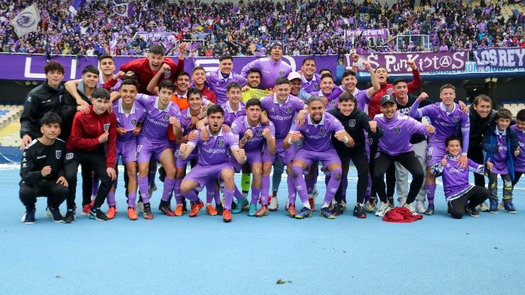 Deportes Concepción venció por 2-1 a Rodelindo Román y firmó su permanencia en la Segunda División.