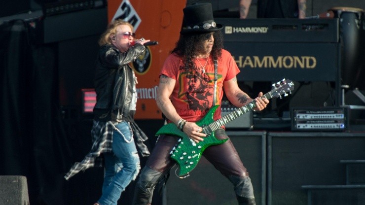 Axl y Slash en el escenario de Guns N' Roses