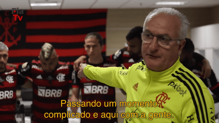 Dorival arengó al Flamengo antes de jugar con Corinthians recordando que Vidal eligió estar en cancha antes que viajar a Chile a acompañar a su familia.