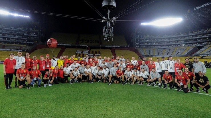 El plantel de Flamengo estuvo en el estadio Monumental en Guayaquil.