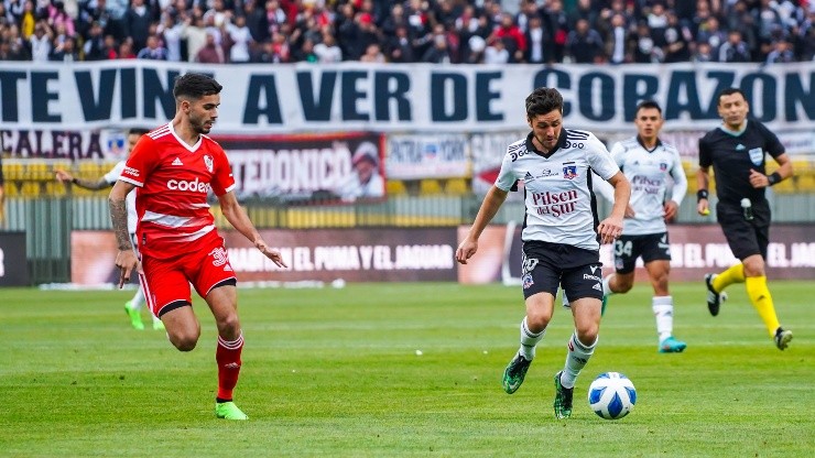 Marco Rojas conduce el balón. El "10" de Colo Colo dejó buenas sensaciones en el primer tiempo de la derrota de Colo Colo ante River Plate. (Guille Salazar).