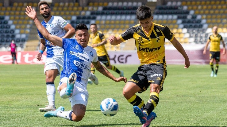 Coquimbo reacciona ante una jugada que podría beneficiar a Deportes Antofagasta.